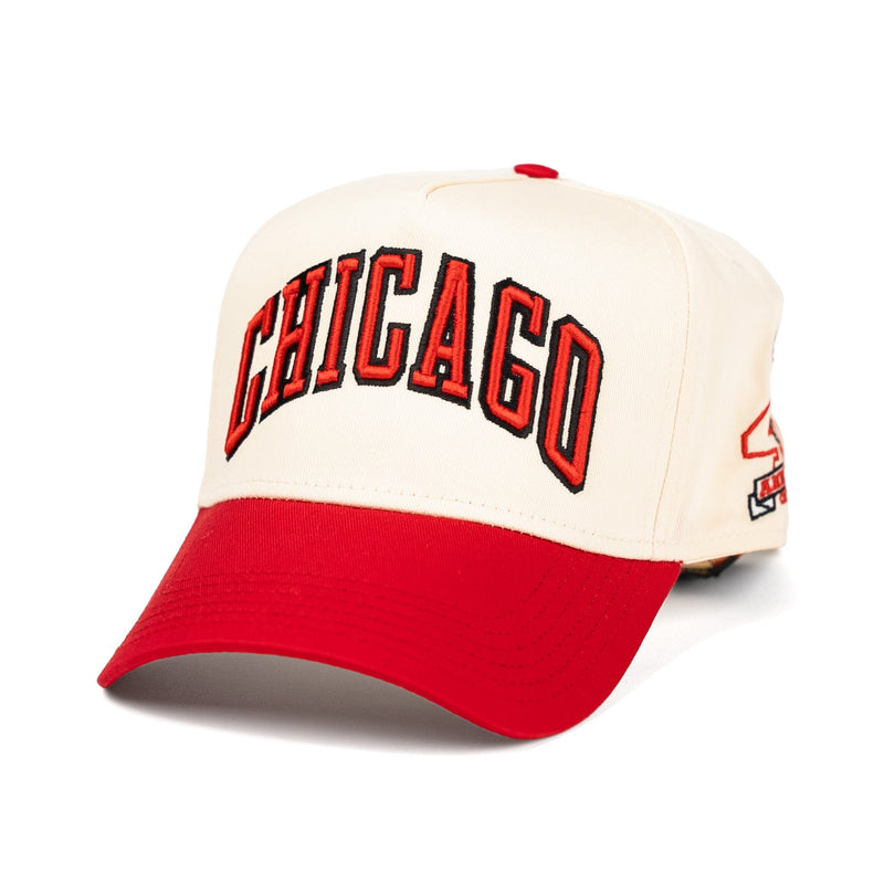 Chicago Premium Snapback in Off White/Red